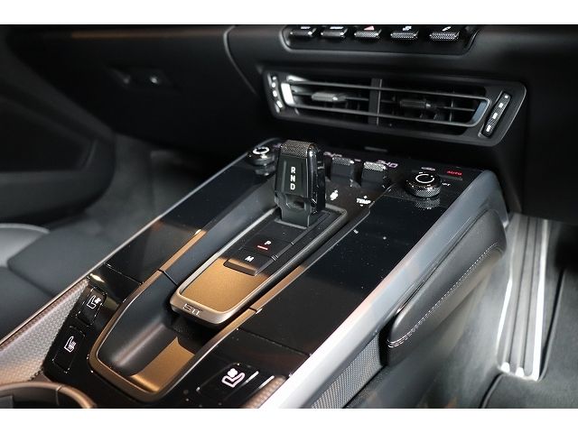 PORSCHE 911 2022 Image 31