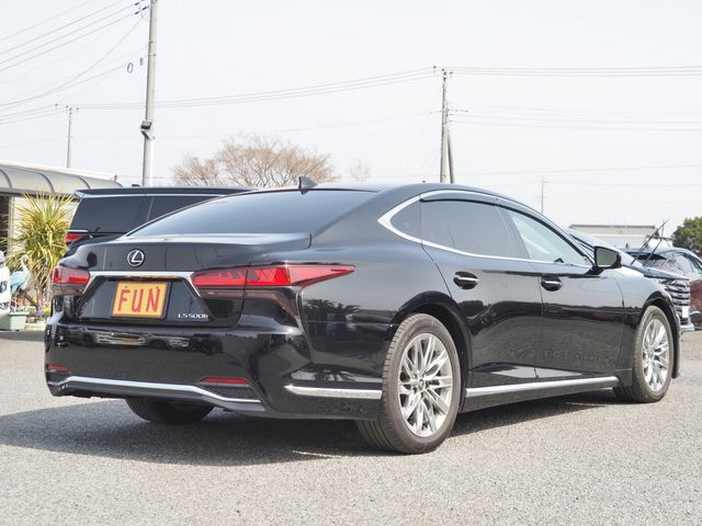 TOYOTA LEXUS LS500H 2023 Image 31
