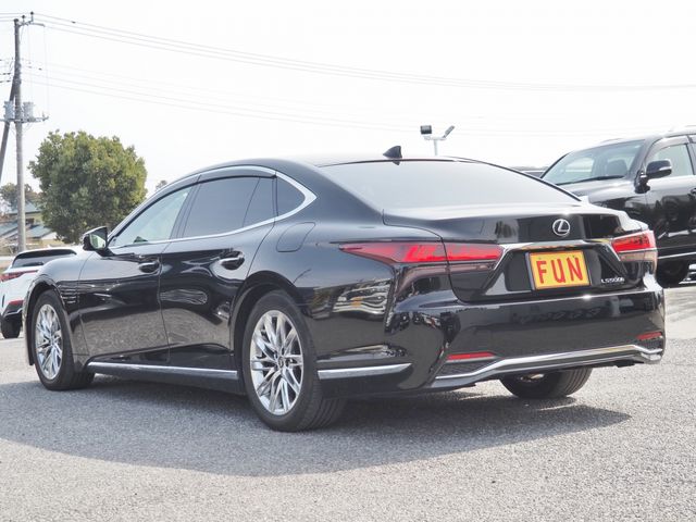TOYOTA LEXUS LS500H 2023 Image 31