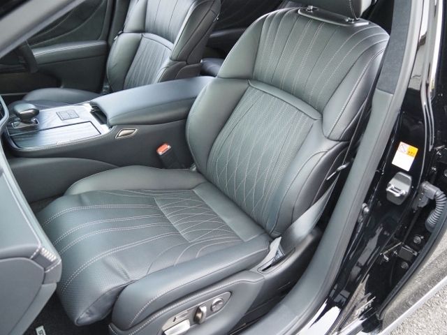 TOYOTA LEXUS LS500H 2023 Image 31