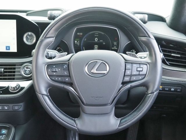 TOYOTA LEXUS LS500H 2023 Image 31