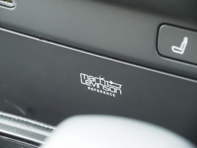 TOYOTA LEXUS LS500H 2023 Image 31