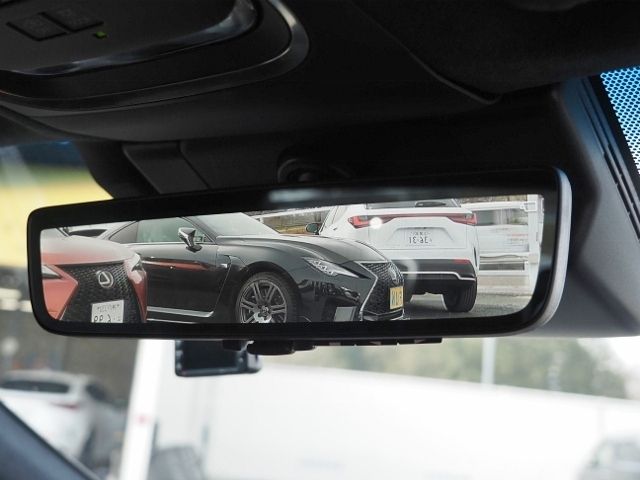 TOYOTA LEXUS LS500H 2023 Image 31
