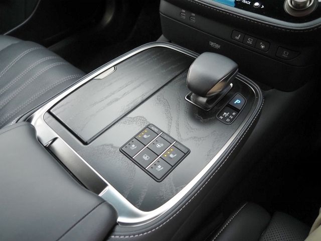 TOYOTA LEXUS LS500H 2023 Image 31