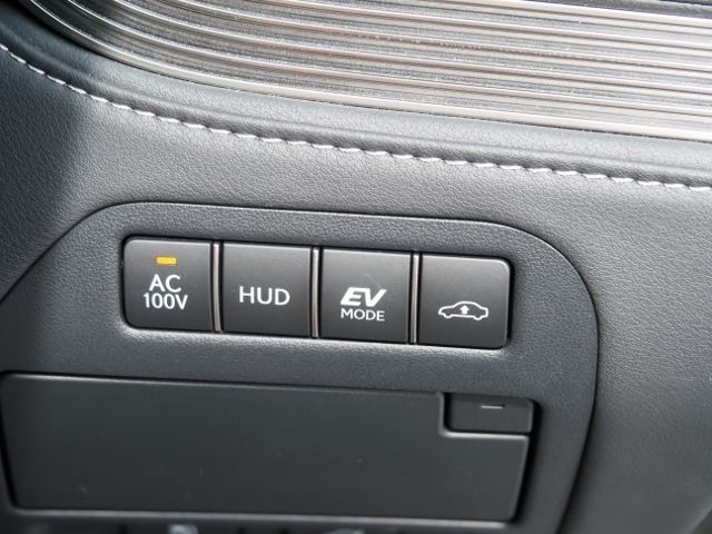 TOYOTA LEXUS LS500H 2023 Image 31