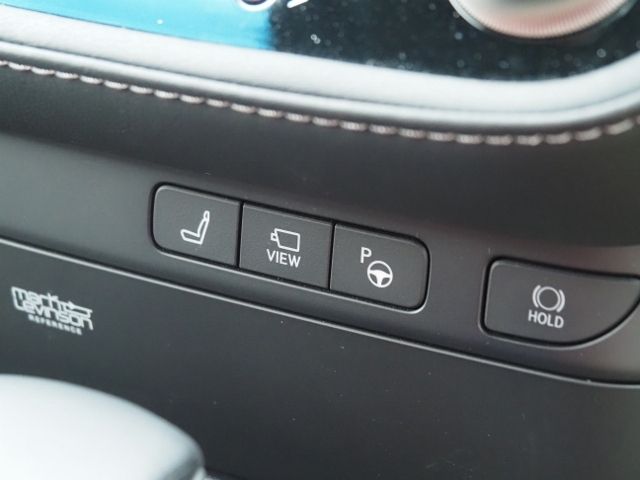 TOYOTA LEXUS LS500H 2023 Image 31