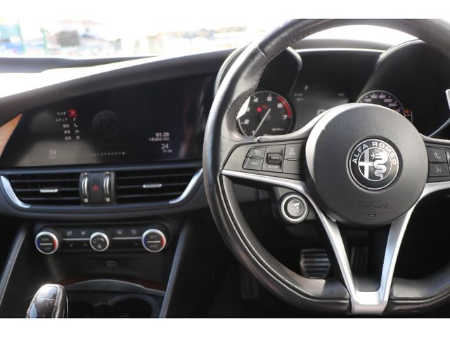 ALFAROMEO GIULIA 2017 Image 31