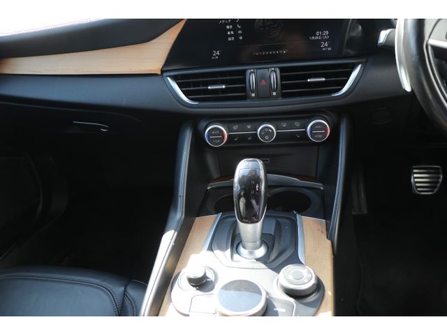 ALFAROMEO GIULIA 2017 Image 31