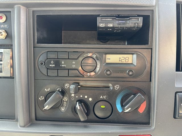 ISUZU ELF 2016 Image 31