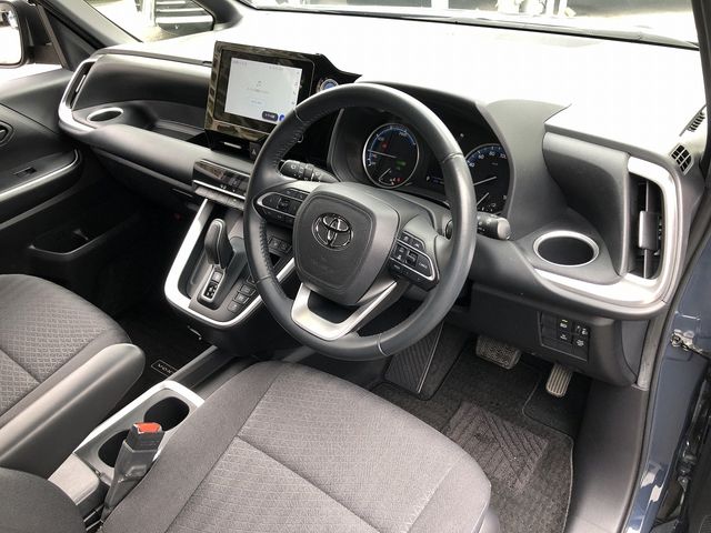 TOYOTA VOXY HYBRID 2023 Image 31