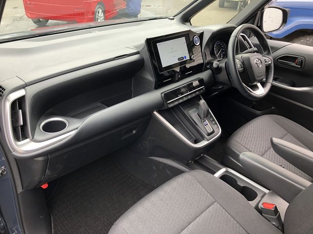 TOYOTA VOXY HYBRID 2023 Image 31