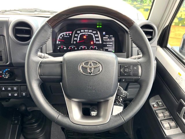 TOYOTA LANDCRUISER 70 2025 Image 31