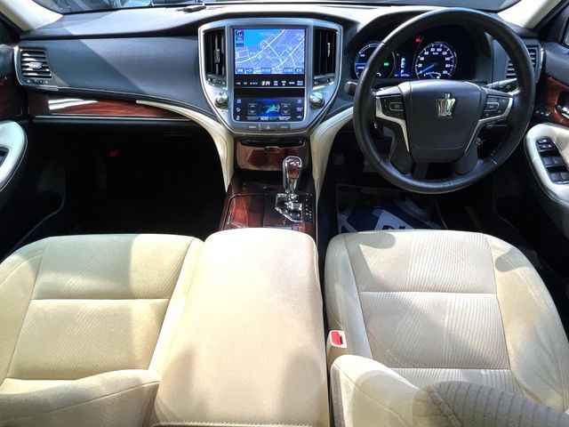 TOYOTA CROWN SEDAN HYBRID 2013 Image 31