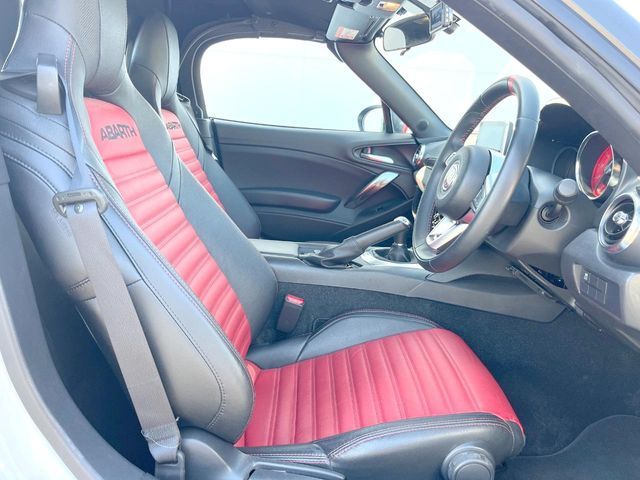 FIAT ABARTH 124 SPIDER 2016 Image 31