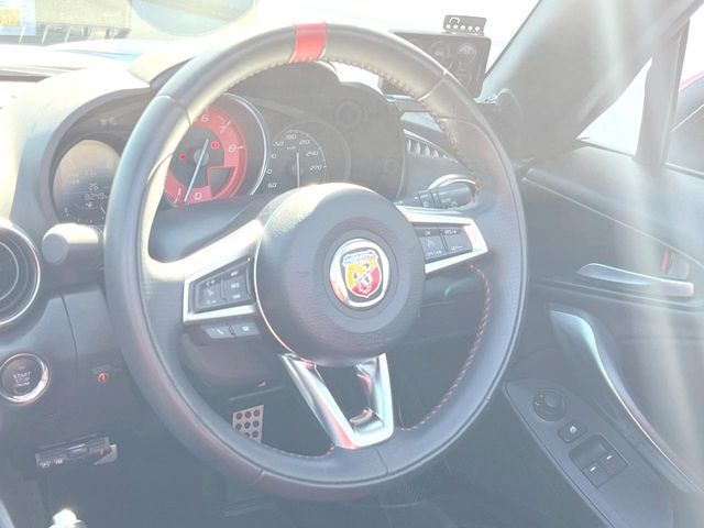 FIAT ABARTH 124 SPIDER 2016 Image 31