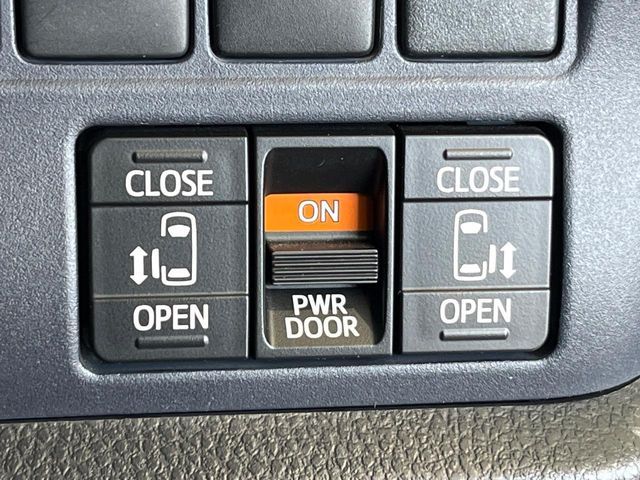 TOYOTA NOAH 2014 Image 31