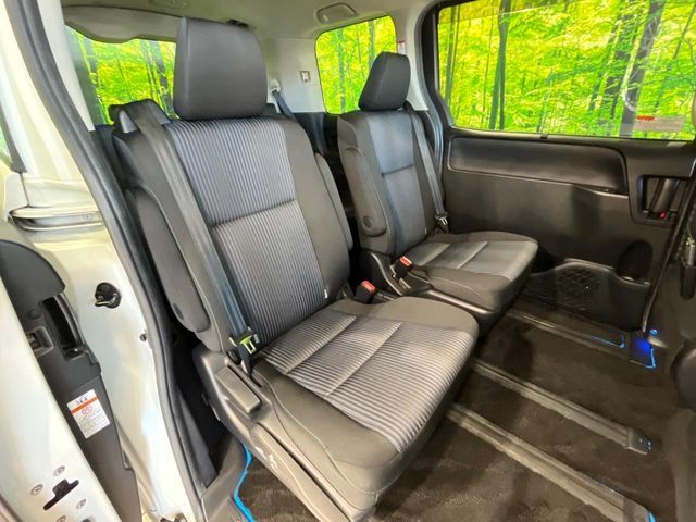 TOYOTA NOAH 2014 Image 31