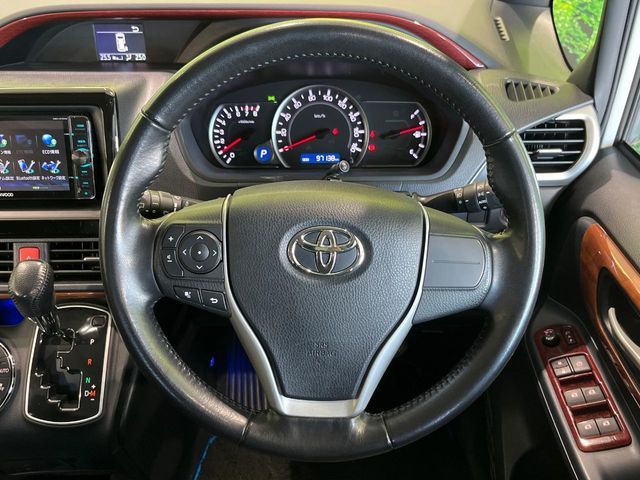 TOYOTA NOAH 2014 Image 31