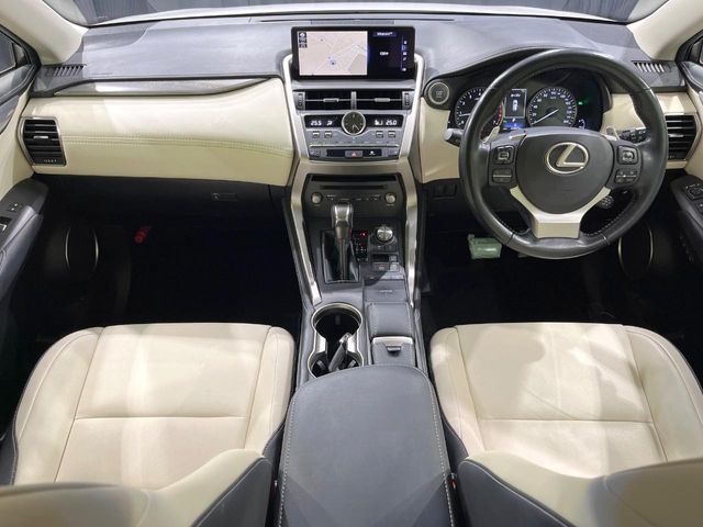 TOYOTA LEXUS NX300 2018 Image 31