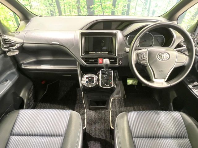 TOYOTA VOXY 2017 Image 31