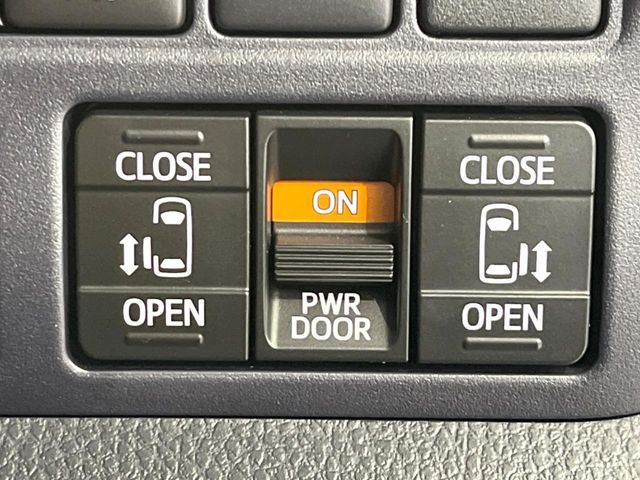 TOYOTA VOXY 2017 Image 31