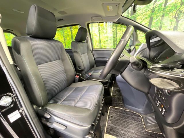 TOYOTA VOXY 2017 Image 31