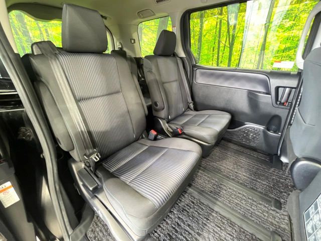 TOYOTA VOXY 2017 Image 31