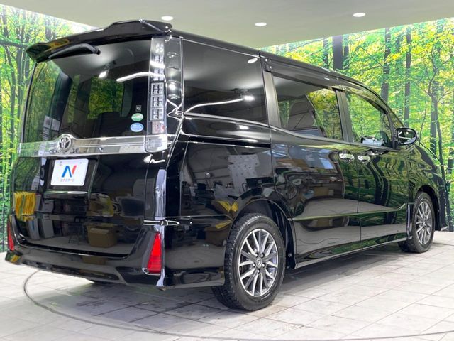 TOYOTA VOXY 2017 Image 31