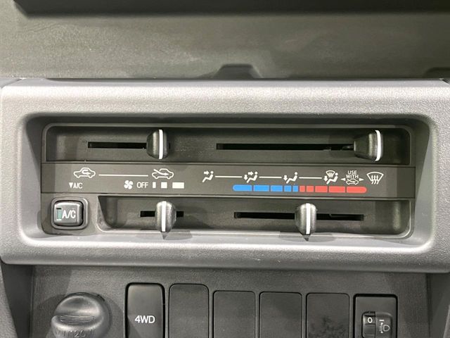 DAIHATSU HIJET TRUCK 4WD 2017 Image 31