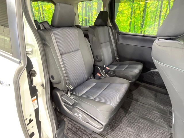 TOYOTA VOXY 2016 Image 31