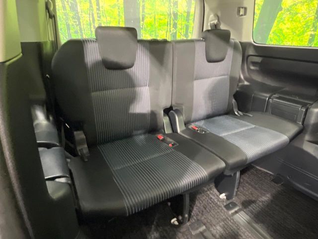 TOYOTA VOXY 2016 Image 31