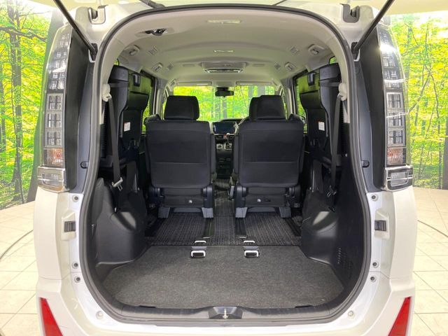 TOYOTA VOXY 2016 Image 31