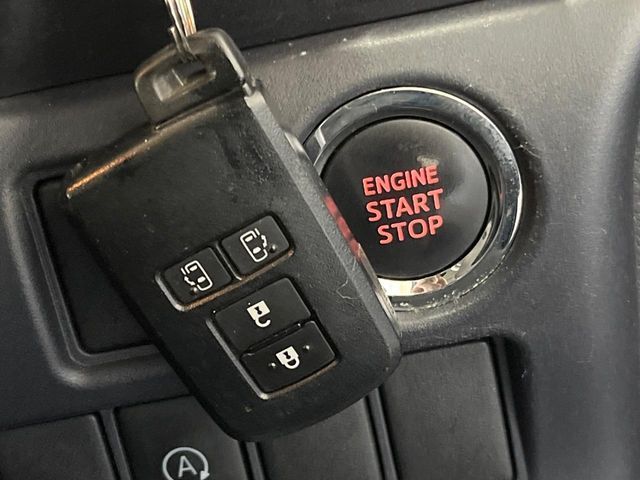 TOYOTA VOXY 2015 Image 31