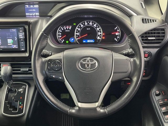 TOYOTA VOXY 2015 Image 31
