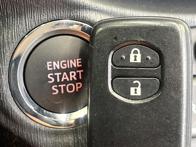 TOYOTA VITZ 2012 Image 31