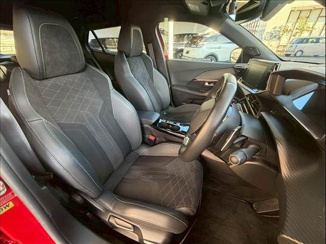 PEUGEOT 2008 2021 Image 31