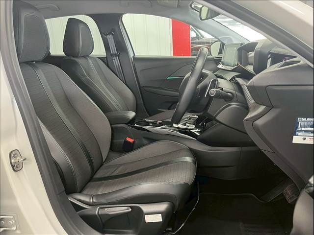 PEUGEOT 208 2021 Image 31