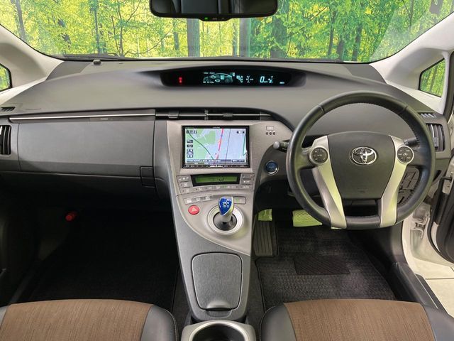 TOYOTA PRIUS 2012 Image 31