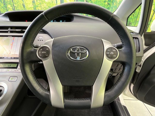 TOYOTA PRIUS 2012 Image 31