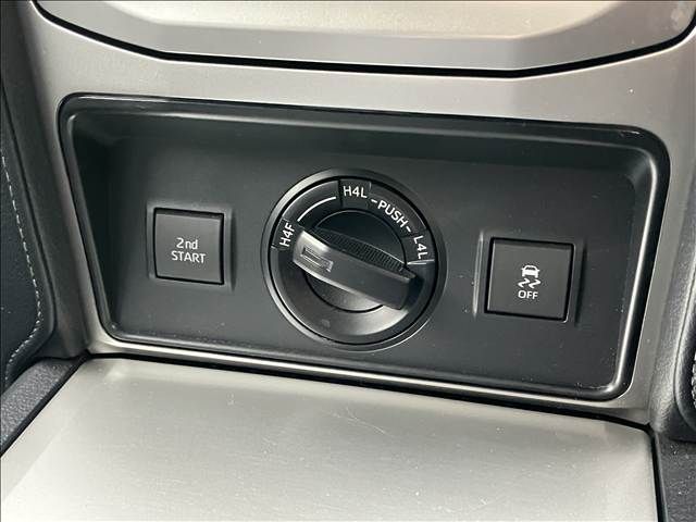 TOYOTA LANDCRUISER PRADO 2018 Image 31