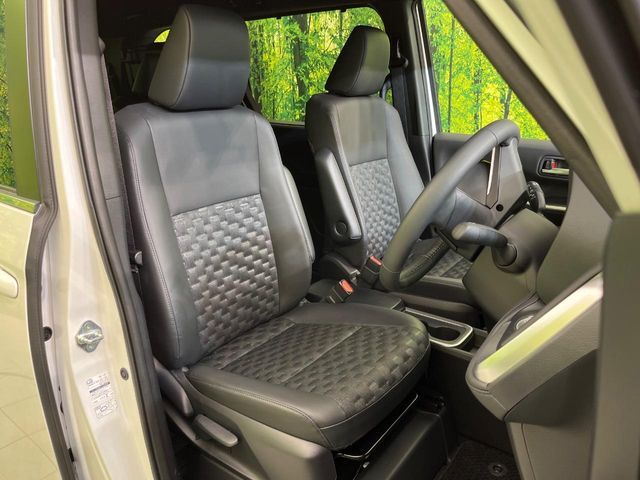 TOYOTA VOXY HYBRID 2025 Image 31