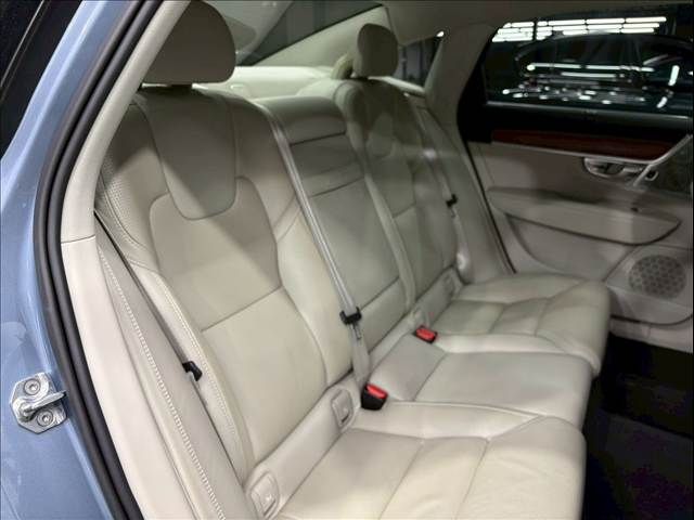 VOLVO S90 2017 Image 31