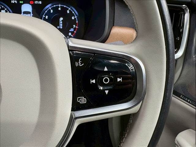 VOLVO S90 2017 Image 31