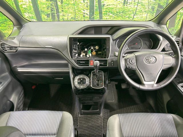 TOYOTA VOXY 2016 Image 31