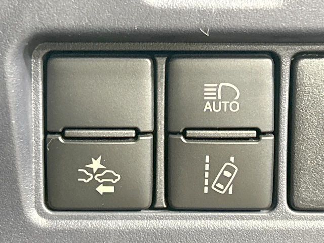 TOYOTA VOXY 2016 Image 31