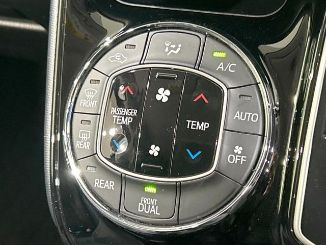 TOYOTA VOXY 2016 Image 31