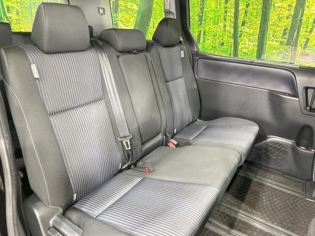 TOYOTA VOXY 2016 Image 31