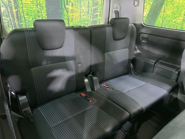 TOYOTA VOXY 2016 Image 31