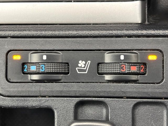 TOYOTA LANDCRUISER PRADO 2023 Image 31