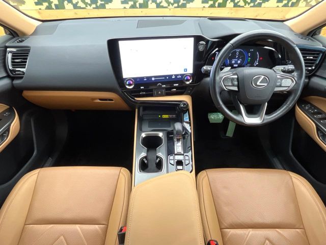 TOYOTA LEXUS NX450H+ AWD 2023 Image 31